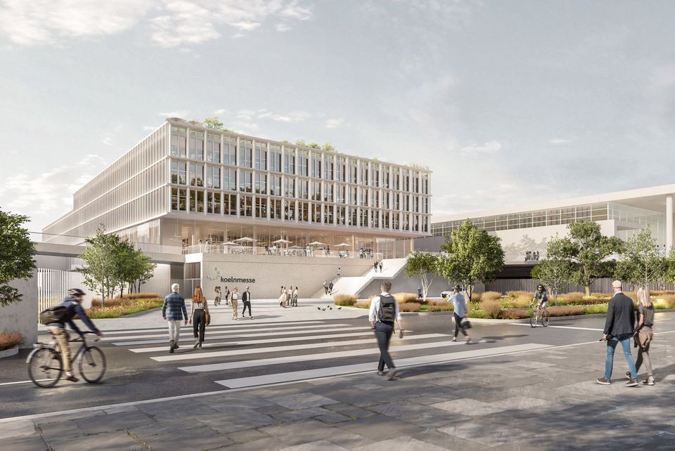 Visualisation of a modern exhibition and office building with a clear façade structure, spacious forecourt and inviting entrance area, showcasing an open urban location and barrier-free access routes.