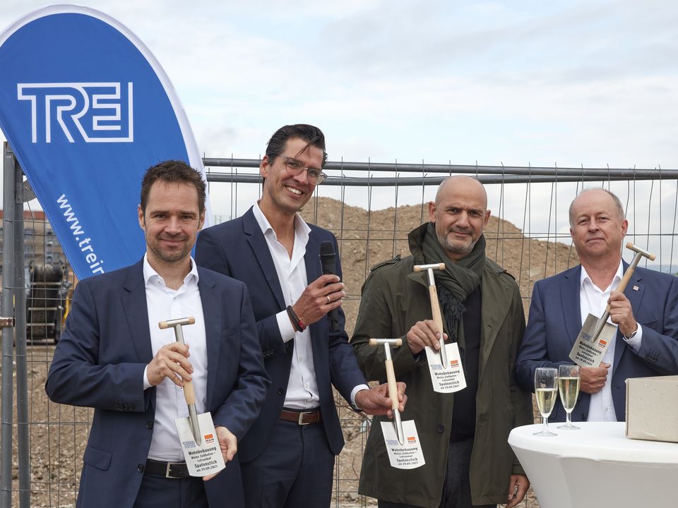 HPP Senior Partner Antonino Vultaggio at the groundbreaking ceremony at Zollhafen Mainz together with representatives of the project developer Trei Real Estate (Trei) and the construction company MBN GmbH - Photo: Trei Real Estate GmbH
