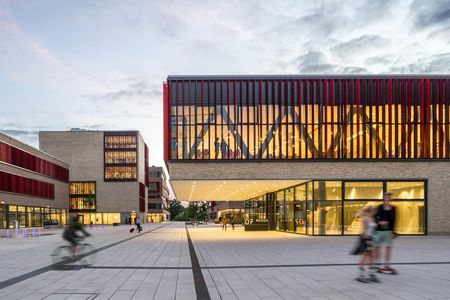 HRW Hochschule Mensa Cafeteria Kantine Platz Tragwerk Auskragung Fachwerkträger
